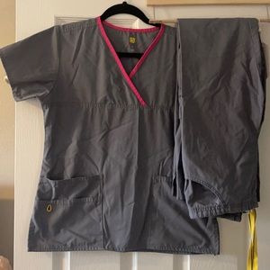 Wonder Wink Scrub Set Gray